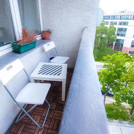 Amazing View And Great Location. Ratusz Arsenal. Appartement Warschau Buitenkant foto